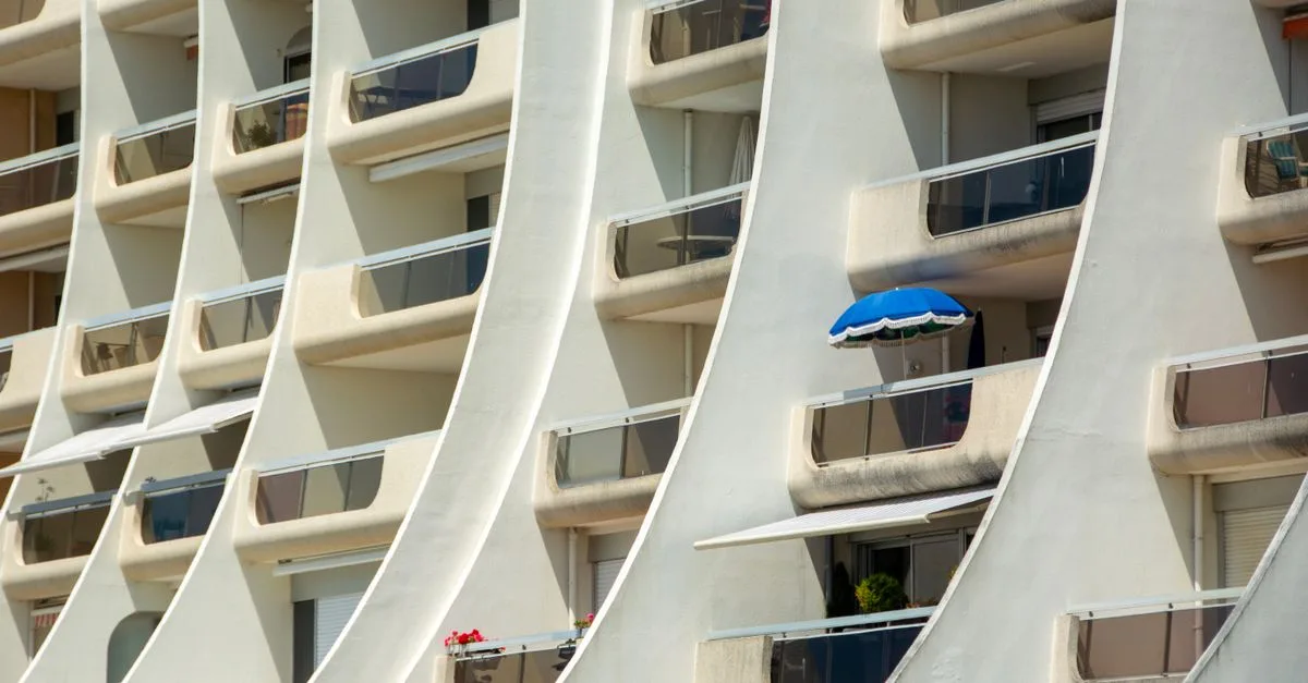 découvrez comment la présence d'un balcon ou d'une terrasse peut augmenter la valeur de votre appartement et améliorer votre qualité de vie.
