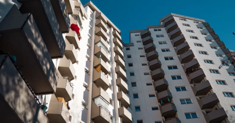 guide complet pour l'achat d'un condominium : conseils, étapes clés et informations essentielles pour réussir votre investissement immobilier.