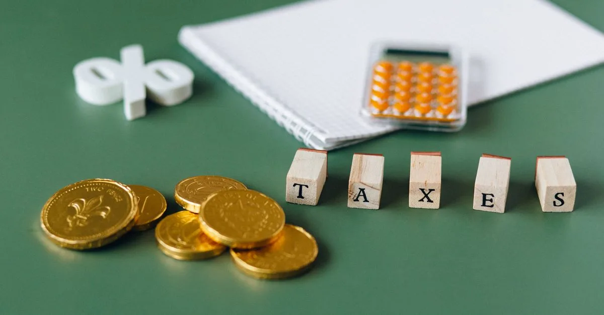 tout savoir sur la taxe foncière : calcul, paiement et exonérations pour les propriétaires immobiliers.