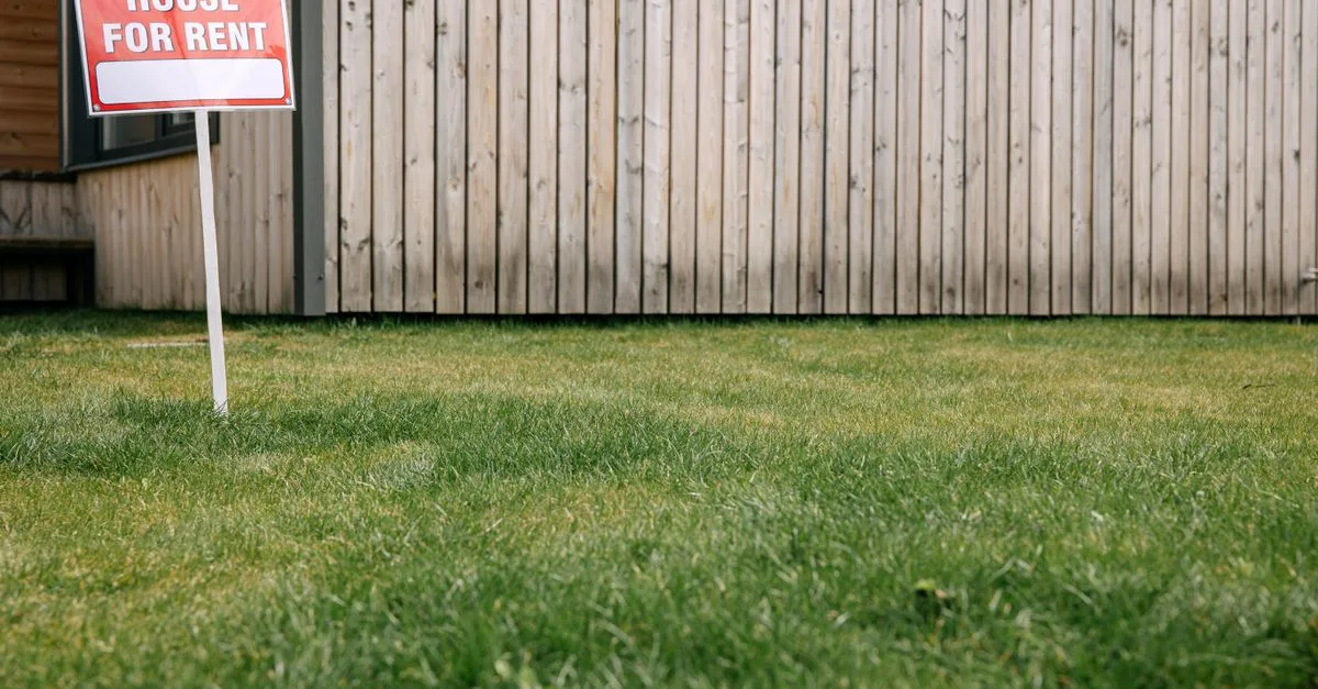 découvrez les différentes dépenses liées à la location immobilière et comment les gérer efficacement pour optimiser vos revenus locatifs.