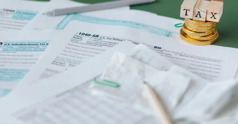 découvrez tout ce qu'il faut savoir sur la fiscalité des locations : règles, obligations et conseils pour optimiser votre déclaration de revenus locatifs.