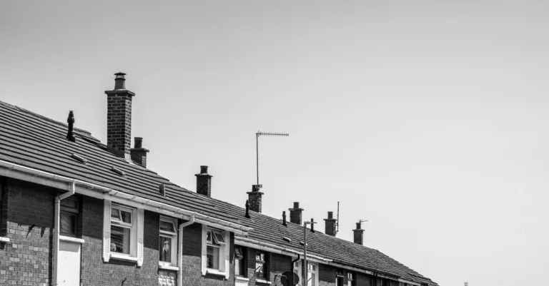 découvrez le processus de transfert de logements sociaux, ses avantages, les démarches à suivre, et comment il impacte les locataires et les collectivités.