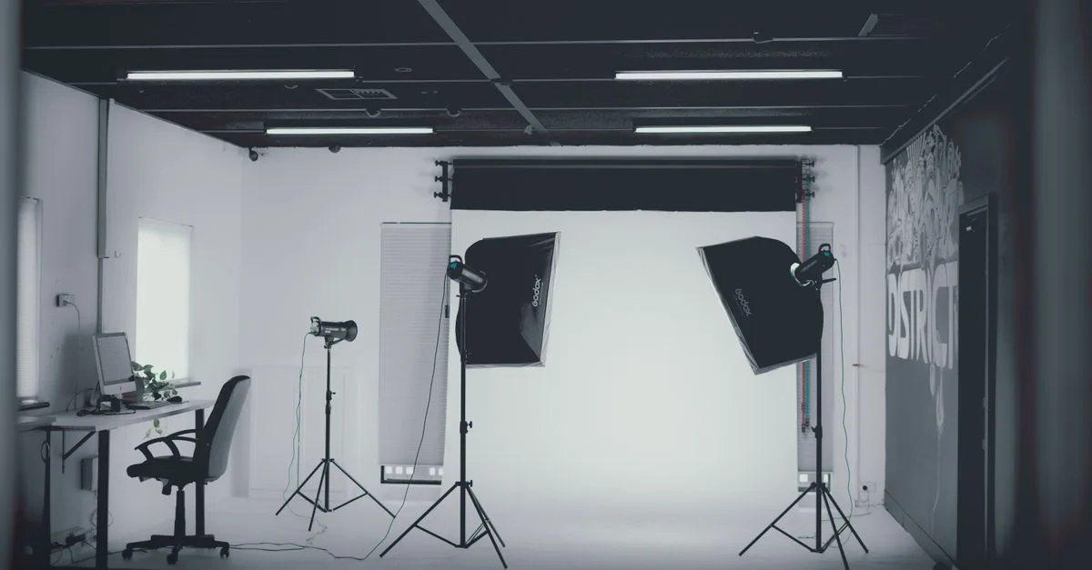 découvrez les techniques essentielles d'éclairage pour la photographie d'intérieur afin de sublimer vos espaces avec des images lumineuses et professionnelles.