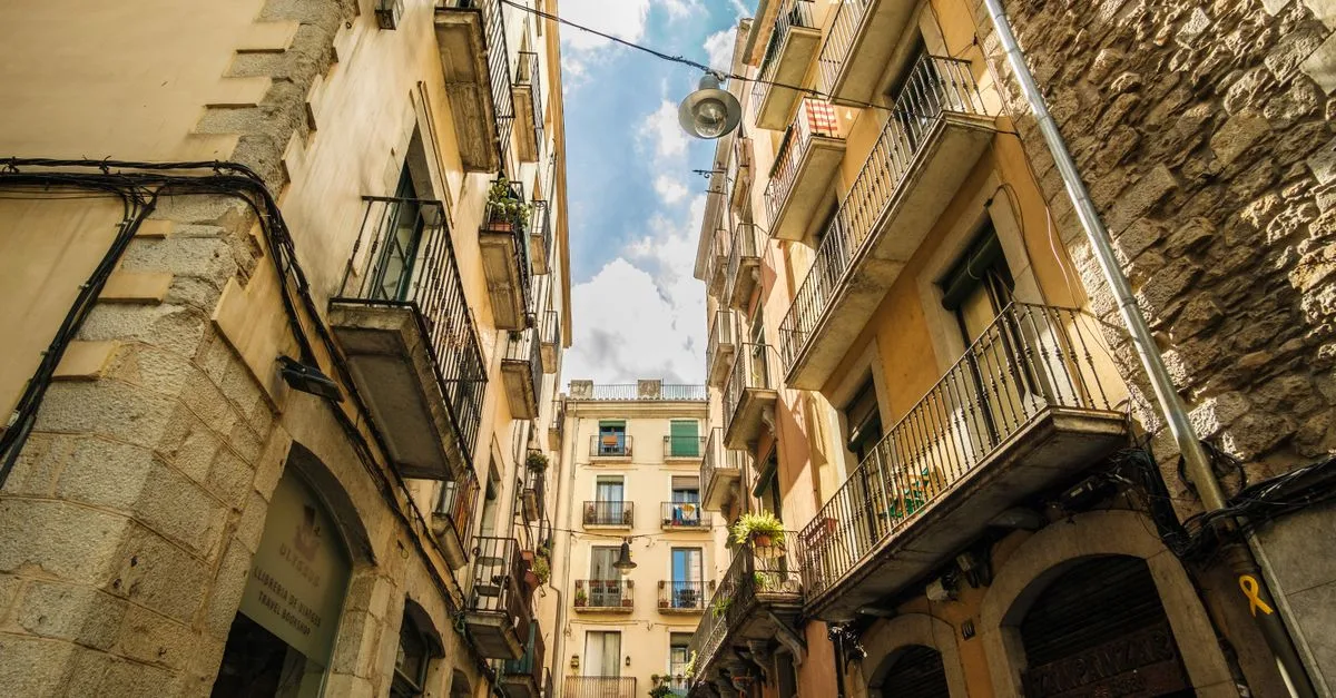 découvrez des conseils et idées de photographie pour sublimer un balcon étroit, optimiser l’espace et créer des images pleines de charme.